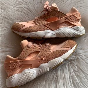 Cute Cheetah Nike’s